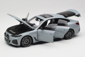 BMW i4 G26 Grey Metallic Minichamps 1:18 110023010 Kov – obrázek 2 z 8