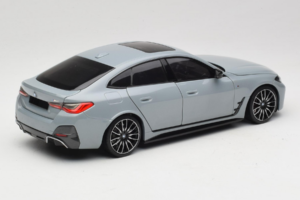 BMW i4 G26 Grey Metallic Minichamps 1:18 110023010 Kov – obrázek 3 z 8