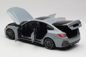BMW i4 G26 Grey Metallic Minichamps 1:18 110023010 Kov – obrázek 5 z 8