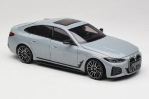 BMW i4 G26 Grey Metallic Minichamps 1:18 110023010 Kov – obrázek 6 z 8