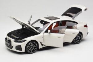 BMW i4 M50 G26 Alpine White Minichamps 1:18 110023011 Kov – obrázek 2 z 8