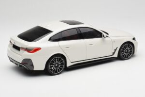 BMW i4 M50 G26 Alpine White Minichamps 1:18 110023011 Kov – obrázek 3 z 8