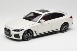 BMW i4 M50 G26 Alpine White Minichamps 1:18 110023011 Kov