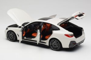 BMW i4 M50 G26 Alpine White Minichamps 1:18 110023011 Kov – obrázek 5 z 8