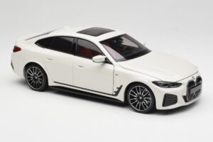BMW i4 M50 G26 Alpine White Minichamps 1:18 110023011 Kov – obrázek 6 z 8