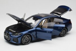 BMW i4 M50 G26 Portimao Blue Minichamps 1:18 110023012 Kov – obrázek 2 z 8