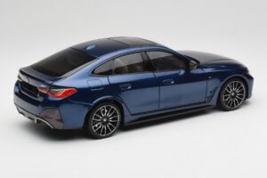 BMW i4 M50 G26 Portimao Blue Minichamps 1:18 110023012 Kov – obrázek 3 z 8