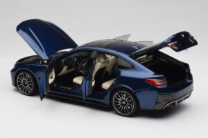 BMW i4 M50 G26 Portimao Blue Minichamps 1:18 110023012 Kov – obrázek 5 z 8