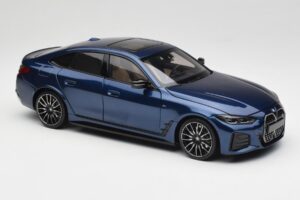 BMW i4 M50 G26 Portimao Blue Minichamps 1:18 110023012 Kov – obrázek 6 z 8