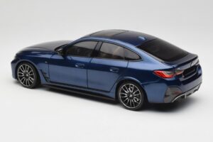 BMW i4 M50 G26 Portimao Blue Minichamps 1:18 110023012 Kov – obrázek 7 z 8