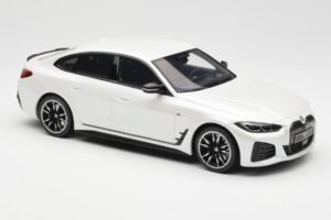 BMW i4 M50 G26 Mineral Bílá Metalíza Otto 1:18 OT1074 Pryskyřice – obrázek 4 z 6