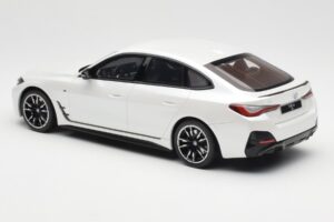 BMW i4 M50 G26 Mineral Bílá Metalíza Otto 1:18 OT1074 Pryskyřice – obrázek 5 z 6