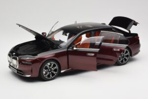 BMW i7 G70 Black & Red Metallic Minichamps 1:18 110023201 Kov – obrázek 2 z 8