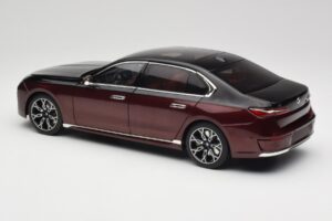BMW i7 G70 Black & Red Metallic Minichamps 1:18 110023201 Kov – obrázek 7 z 8