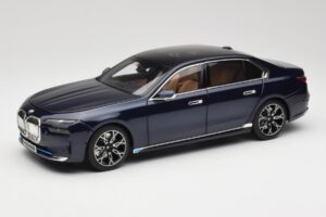 BMW i7 G70 Blue Metallic Minichamps 1:18 110023202 Kov