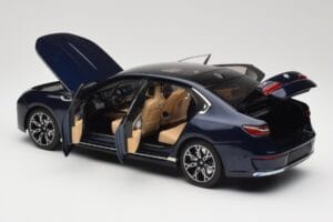 BMW i7 G70 Blue Metallic Minichamps 1:18 110023202 Kov – obrázek 5 z 8