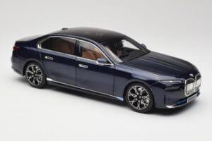 BMW i7 G70 Blue Metallic Minichamps 1:18 110023202 Kov – obrázek 6 z 8