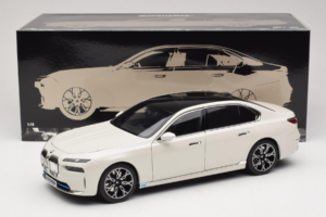 BMW i7 G70 White Metallic Minichamps 1:18 110023200 Kov – obrázek 8 z 8