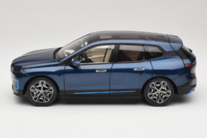 BMW iX Blue Metallic Minichamps 1:18 110023100 Kov – obrázek 4 z 8