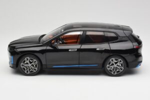 BMW iX Sapphire Black Minichamps 1:18 110023101 Kov – obrázek 4 z 8