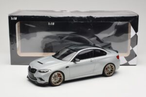 BMW M2 CS F87 Stříbrný se zlatými koly Minichamps 1:18 155021028 Kov – obrázek 6 z 6
