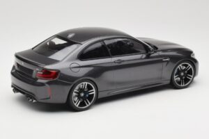 BMW M2 F87 Grey Metallic Minichamps 1:18 155026102 Kov – obrázek 2 z 6