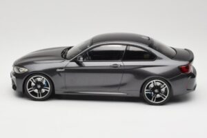 BMW M2 F87 Grey Metallic Minichamps 1:18 155026102 Kov – obrázek 3 z 6