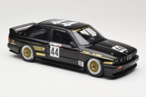 BMW M3 E30 JPS Team BMW #44 J. Richards / T. Longhurst Class Winners Bathurst 1000 1987 Minichamps 1:18 155872044 Kov – obrázek 4 z 6
