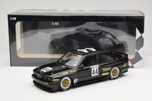 BMW M3 E30 JPS Team BMW #44 J. Richards / T. Longhurst Class Winners Bathurst 1000 1987 Minichamps 1:18 155872044 Kov – obrázek 6 z 6