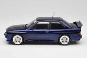 BMW M3 E30 Macau Blue IXO 1:18 18CMC122 Kov – obrázek 3 z 6