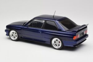 BMW M3 E30 Macau Blue IXO 1:18 18CMC122 Kov – obrázek 5 z 6