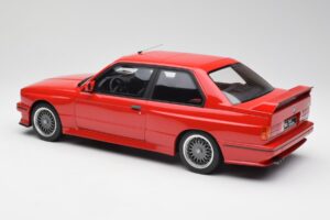BMW M3 E30 Sport Evolution Červený Otto 1:12 G033 Pryskyřice – obrázek 5 z 6