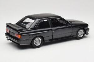 BMW M3 E30 Black Metallic Minichamps 1:18 180020306 Kov – obrázek 3 z 8