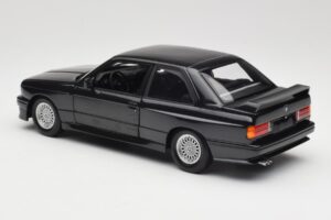 BMW M3 E30 Black Metallic Minichamps 1:18 180020306 Kov – obrázek 7 z 8