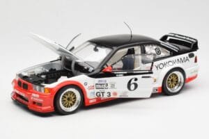 BMW M3 E36 GTR #0 B. Auberlen / M. Simo / P. Cunningham Daytona 24 Hours 1998 UT Models 1:18 39816 Kov – obrázek 2 z 8