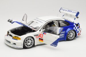 BMW M3 E46 GTR #42 J. Muller / J.J. Lehto ALMS 2001 Minichamps 1:18 80430139183 Kov – obrázek 2 z 8