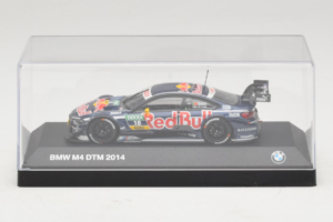 BMW M4 #18 Red Bull A. da Costa BMW Team RBM DTM 2014 Minichamps 1:43 80422364863 Kov – obrázek 4 z 5
