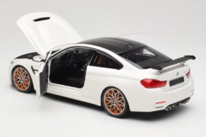 BMW M4 F82 GTS Alpine White Minichamps 1:18 110025221 Kov – obrázek 5 z 8