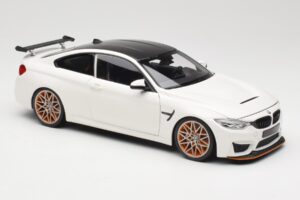BMW M4 F82 GTS Alpine White Minichamps 1:18 110025221 Kov – obrázek 6 z 8