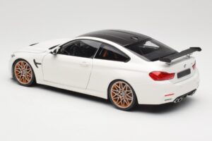 BMW M4 F82 GTS Alpine White Minichamps 1:18 110025221 Kov – obrázek 7 z 8