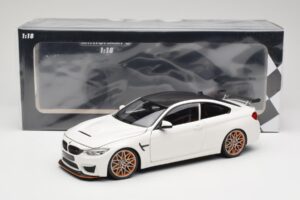 BMW M4 F82 GTS Alpine White Minichamps 1:18 110025221 Kov – obrázek 8 z 8