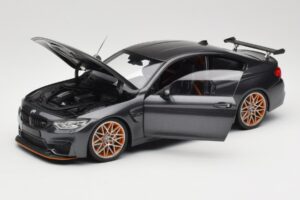 BMW M4 F82 GTS Mineral Grey Metallic Minichamps 1:18 110025222 Kov – obrázek 2 z 8
