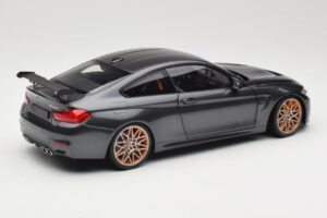 BMW M4 F82 GTS Mineral Grey Metallic Minichamps 1:18 110025222 Kov – obrázek 3 z 8