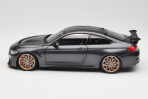 BMW M4 F82 GTS Mineral Grey Metallic Minichamps 1:18 110025222 Kov – obrázek 4 z 8