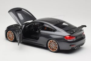 BMW M4 F82 GTS Mineral Grey Metallic Minichamps 1:18 110025222 Kov – obrázek 5 z 8