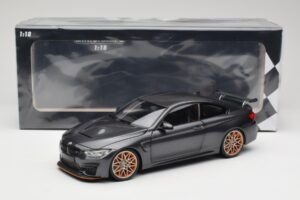 BMW M4 F82 GTS Mineral Grey Metallic Minichamps 1:18 110025222 Kov – obrázek 8 z 8