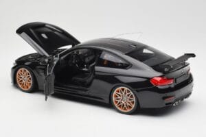 BMW M4 F82 GTS Sapphire Black Metallic Minichamps 1:18 110025220 Kov – obrázek 5 z 8
