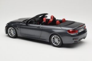 BMW M4 F83 Kabriolet Mineral Grey Paragon 1:18 80432339610 Kov – obrázek 7 z 8
