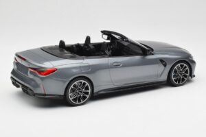 BMW M4 G82 Kabriolet Grey Metallic Minichamps 1:18 155021034 Kov – obrázek 2 z 6