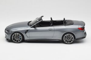 BMW M4 G82 Kabriolet Grey Metallic Minichamps 1:18 155021034 Kov – obrázek 3 z 6